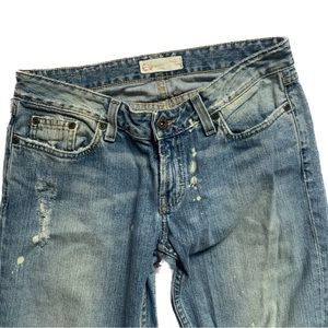 Blue and white spotted low rise jeans! Get them while it’s hot!